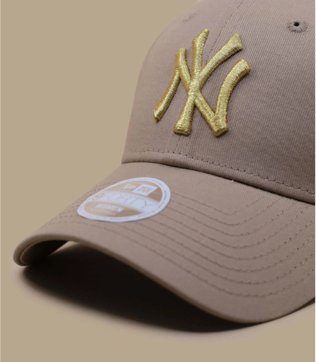 NEW ERA Casquette Wmn Matellic Logo Camel Gold 2 NEW ERA Casquette Wmn Matellic Logo Camel Gold – Image 2