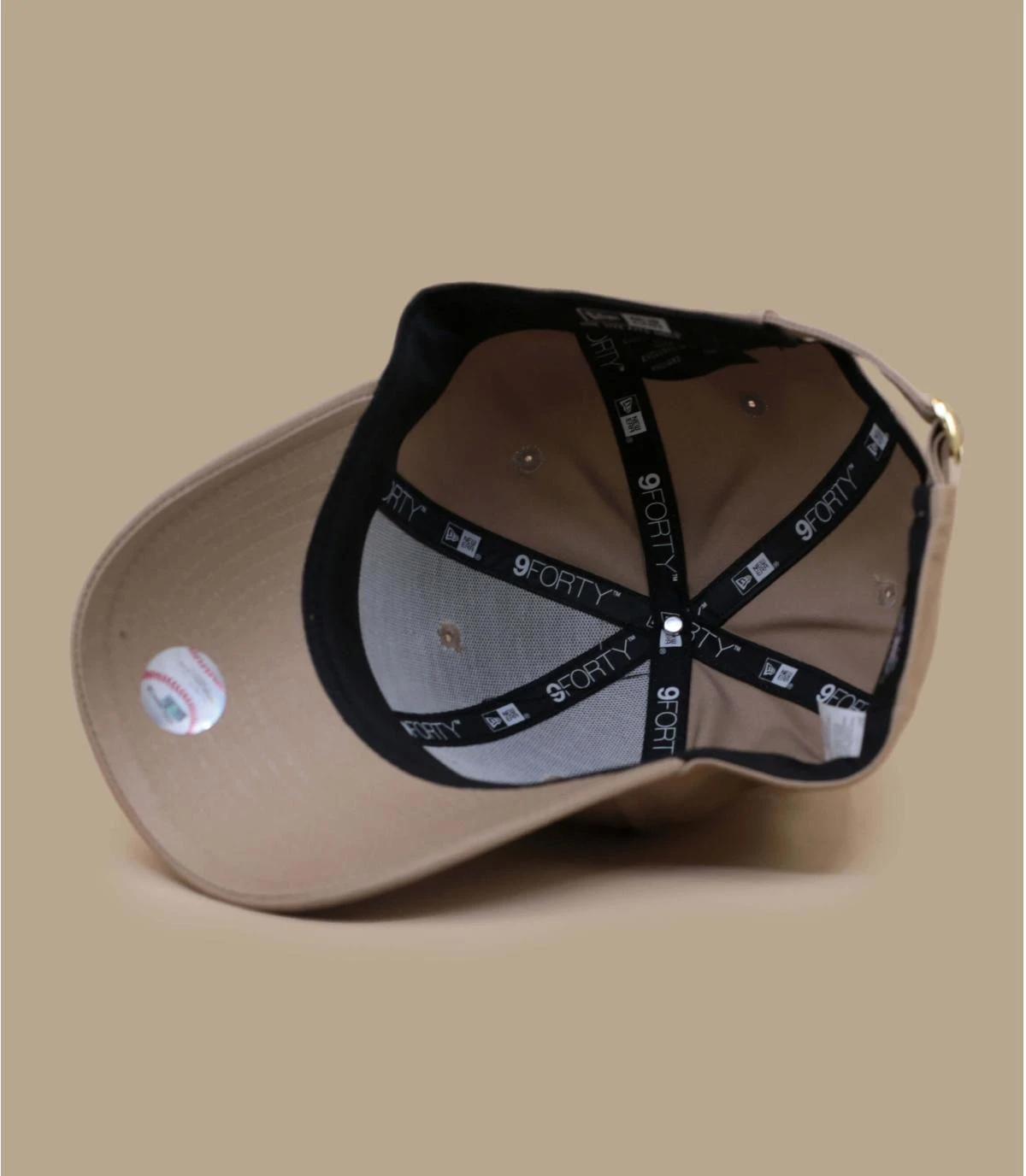 NEW ERA Casquette Wmn Matellic Logo Camel Gold 5 NEW ERA Casquette Wmn Matellic Logo Camel Gold – Image 5