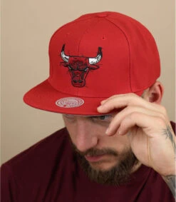 Mitchell & Ness Embroidery Glitch Snapback Bulls