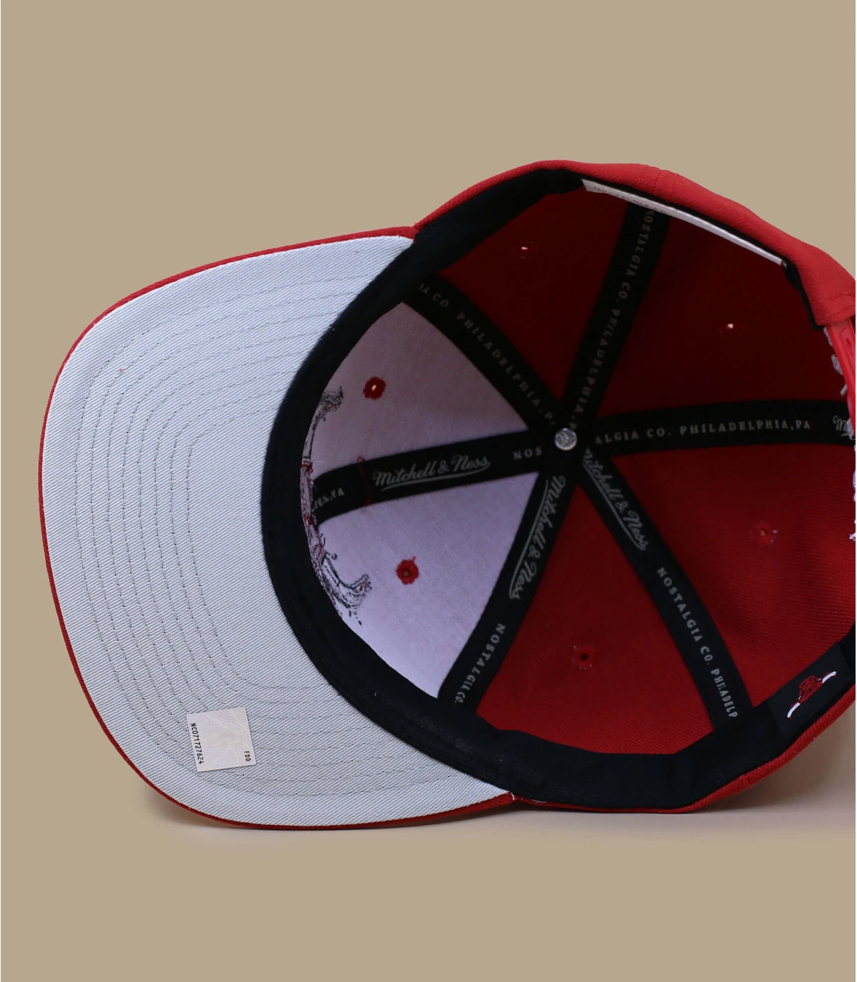 Mitchell & Ness Embroidery Glitch Snapback Bulls 6 Mitchell & Ness Embroidery Glitch Snapback Bulls – Image 6