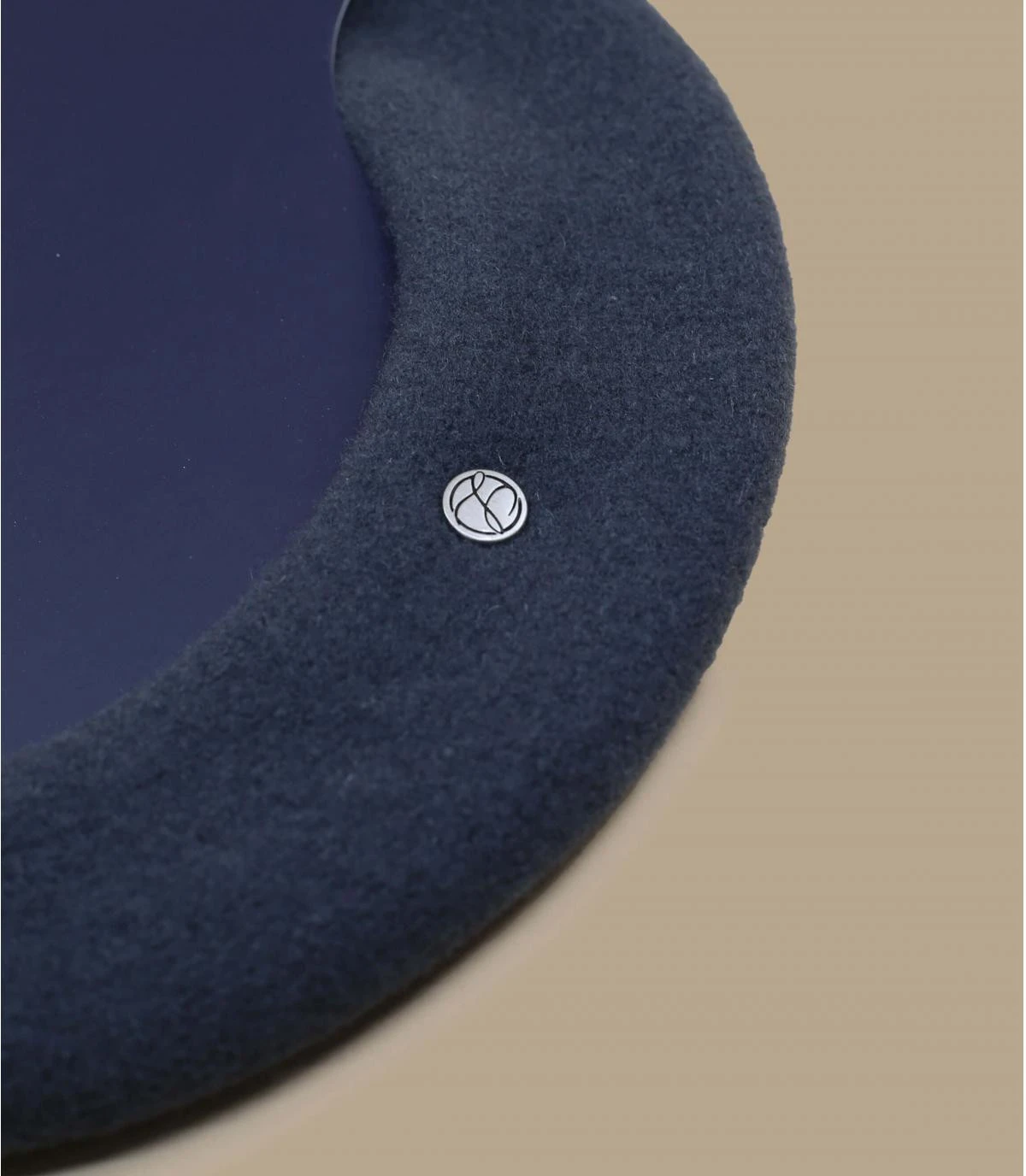 L'Authentique Anthracite 2 L'Authentique Anthracite – Image 2