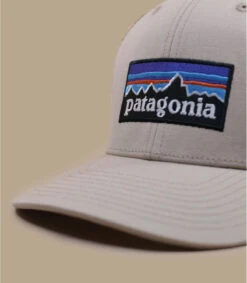 Patagonia P6 Logo Trucker Oar Tan -Chapeau Soldes Boutique p6 logo trucker oar tan 2
